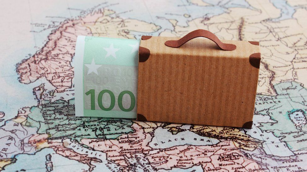 Anketa: 70 për qind e remitancave vijnë jashtë kanaleve zyrtare